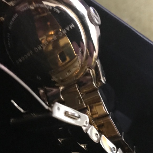 MARC BY MARC JACOBS WOMAN WATCHES - Picture 7 of 8